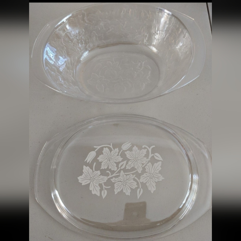 Vintage Serveware Casserole Baking Dish Holiday Entertaining Poinsettia